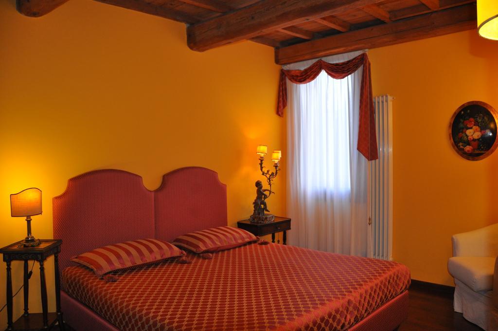 Piazza Nova Guest House Ferrara Phòng bức ảnh