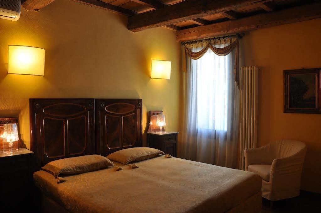 Piazza Nova Guest House Ferrara Ngoại thất bức ảnh